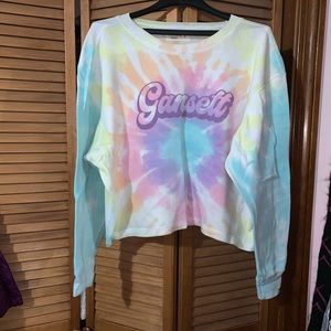 Gansett cropped tie dye sweatshirt.